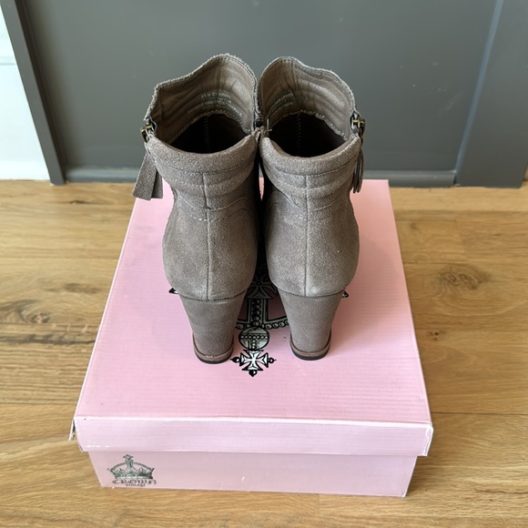 Crown Vintage • Exquisite Wedge Bootie • Taupe • 8.5 - Picture 4 of 5